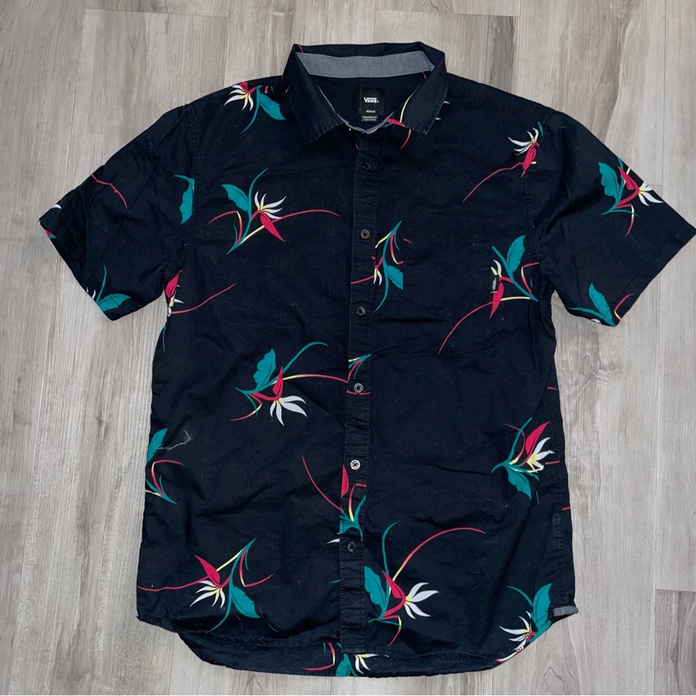 VANS Short sleeve button down shirt M